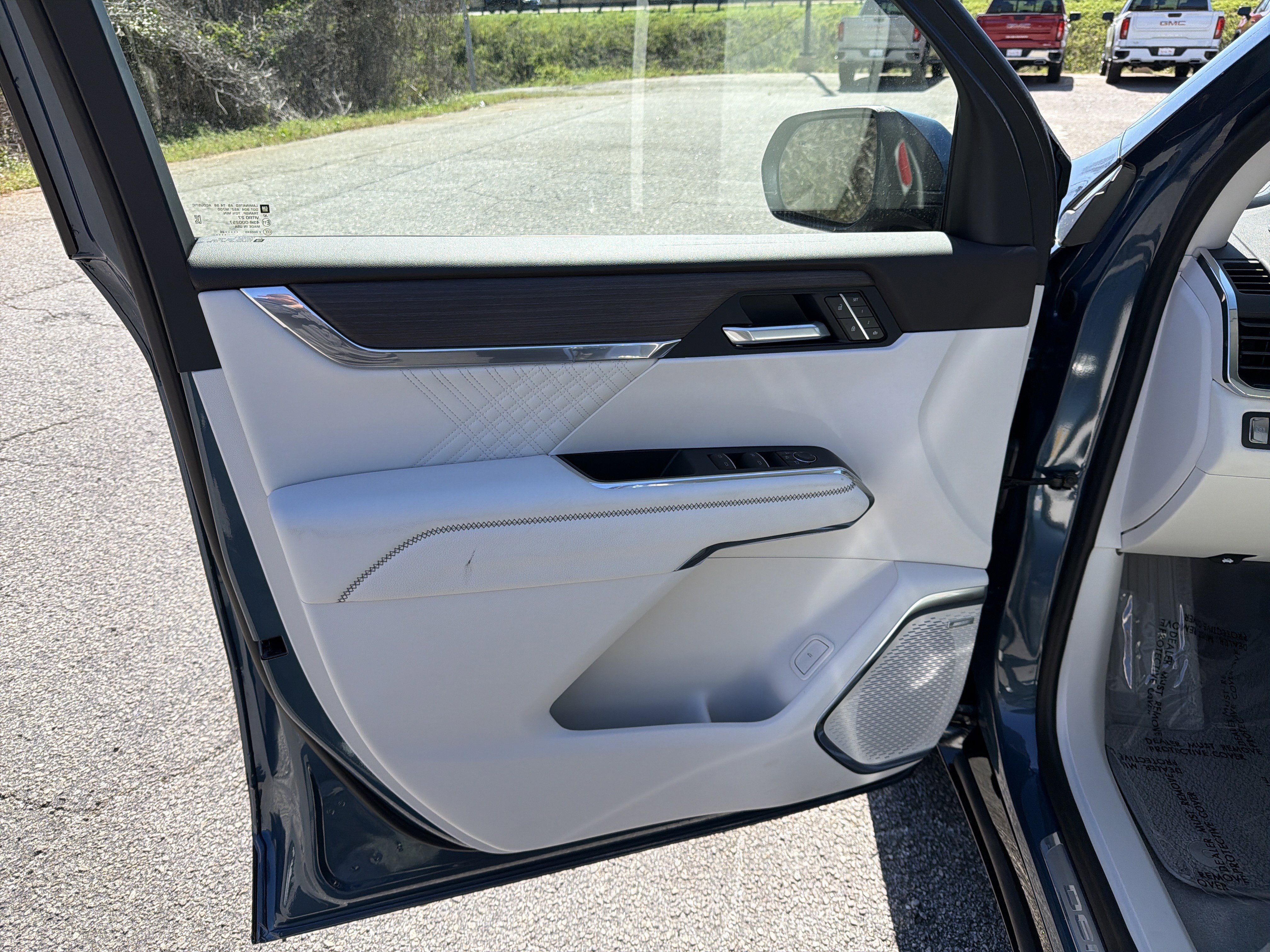 New 2026 GMC Acadia Denali w/ Super Cruise Package image 12