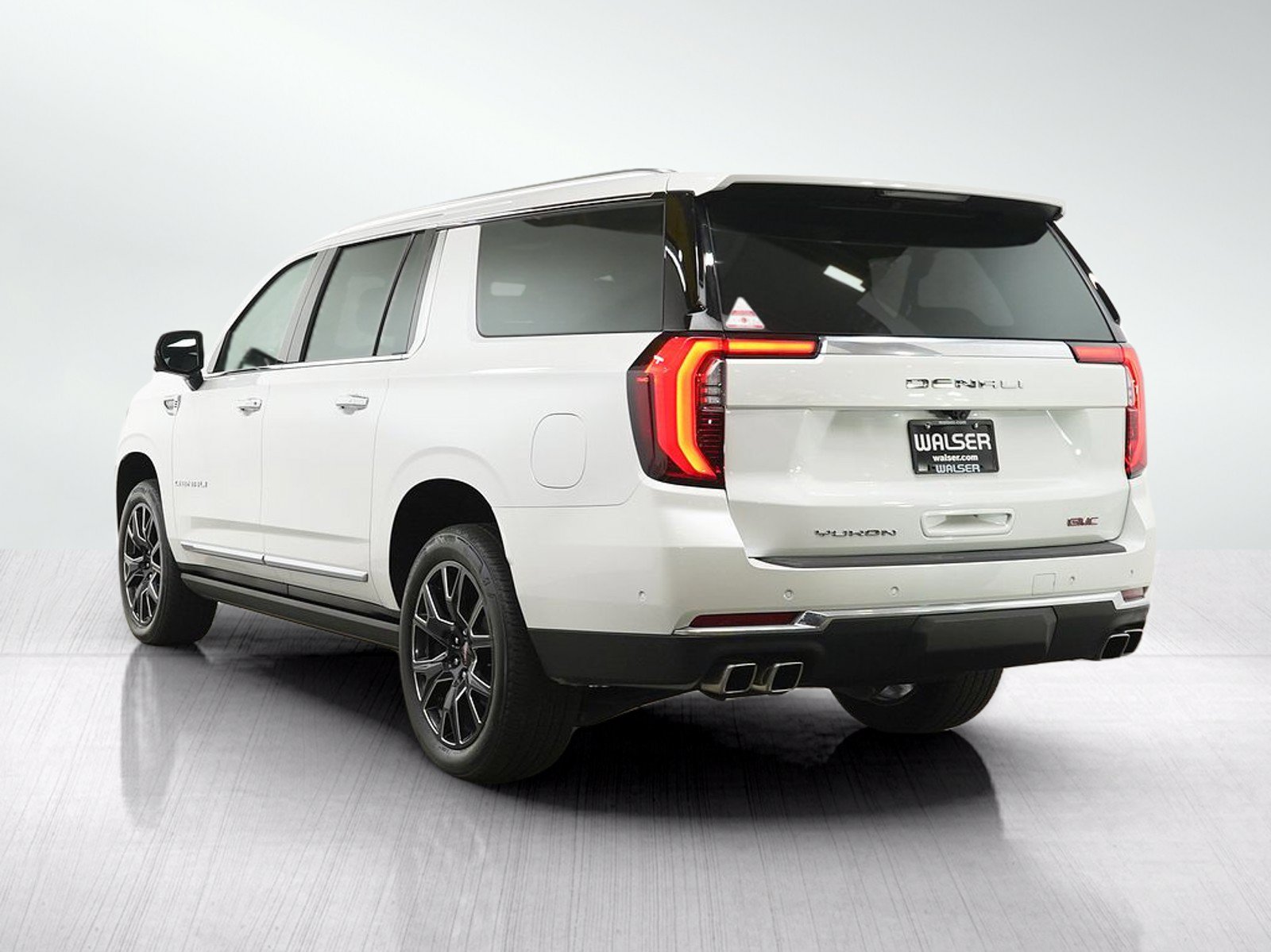 Used 2025 GMC Yukon XL Denali w/ Sun & Power Step Package AWD/4WD image 3
