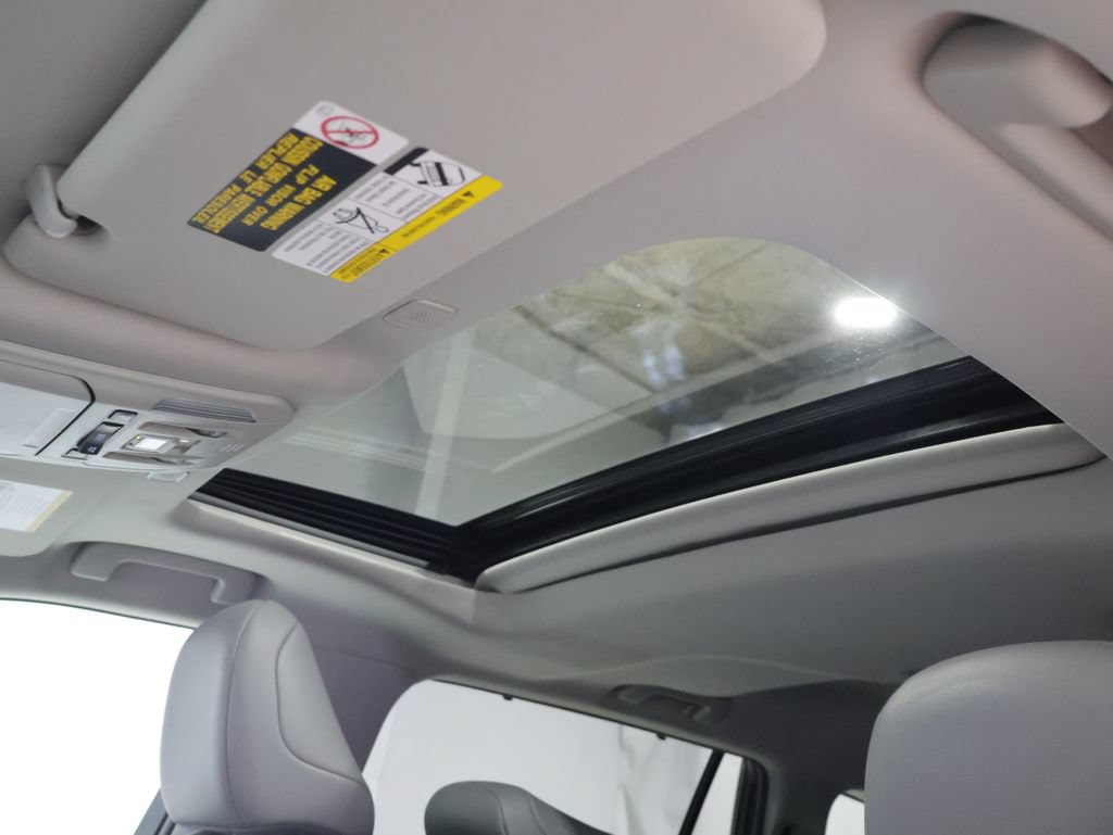 Used 2023 Toyota Highlander XLE AWD/4WD image 32