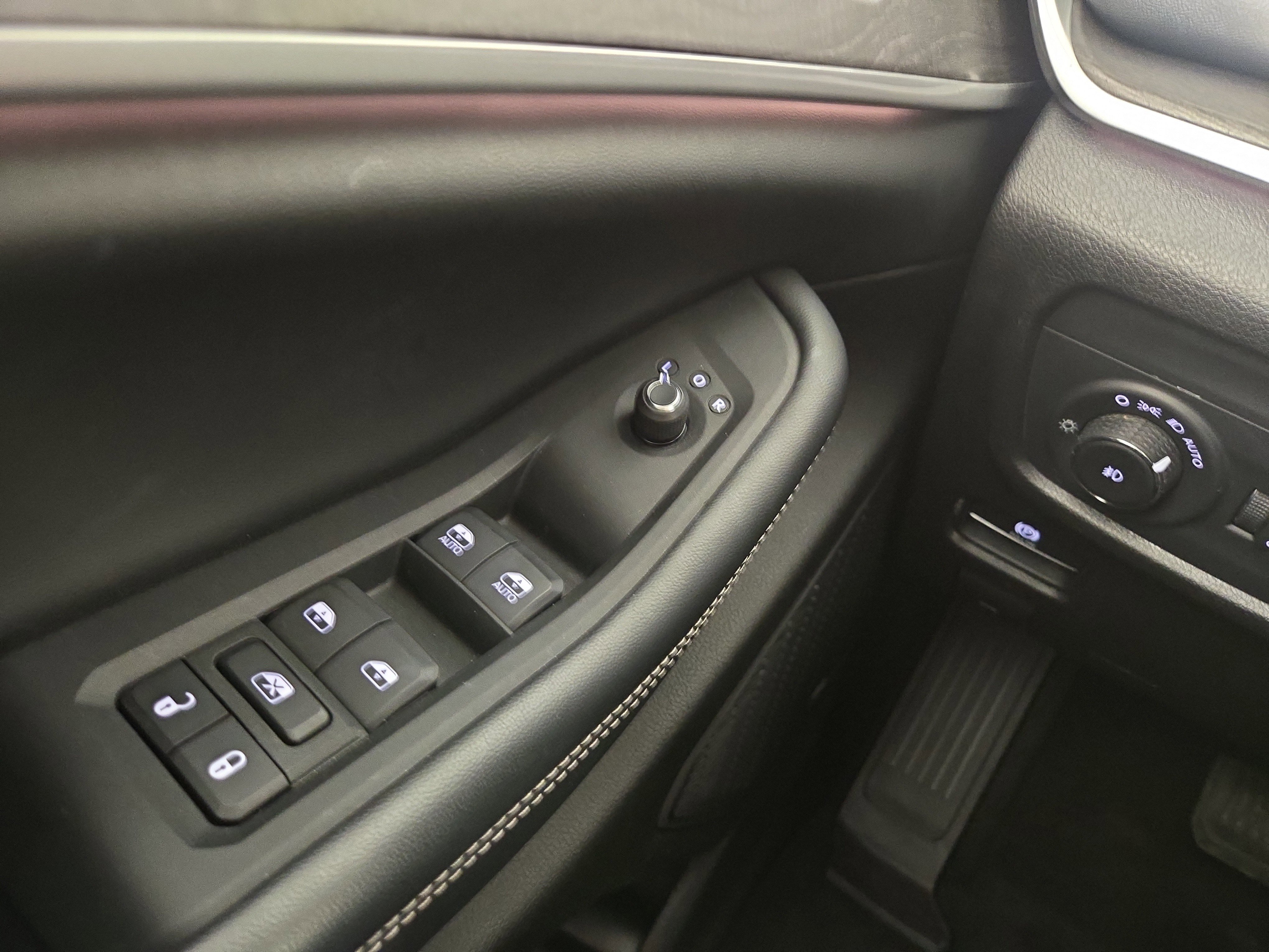 Used 2022 Jeep Grand Cherokee Limited AWD/4WD image 31