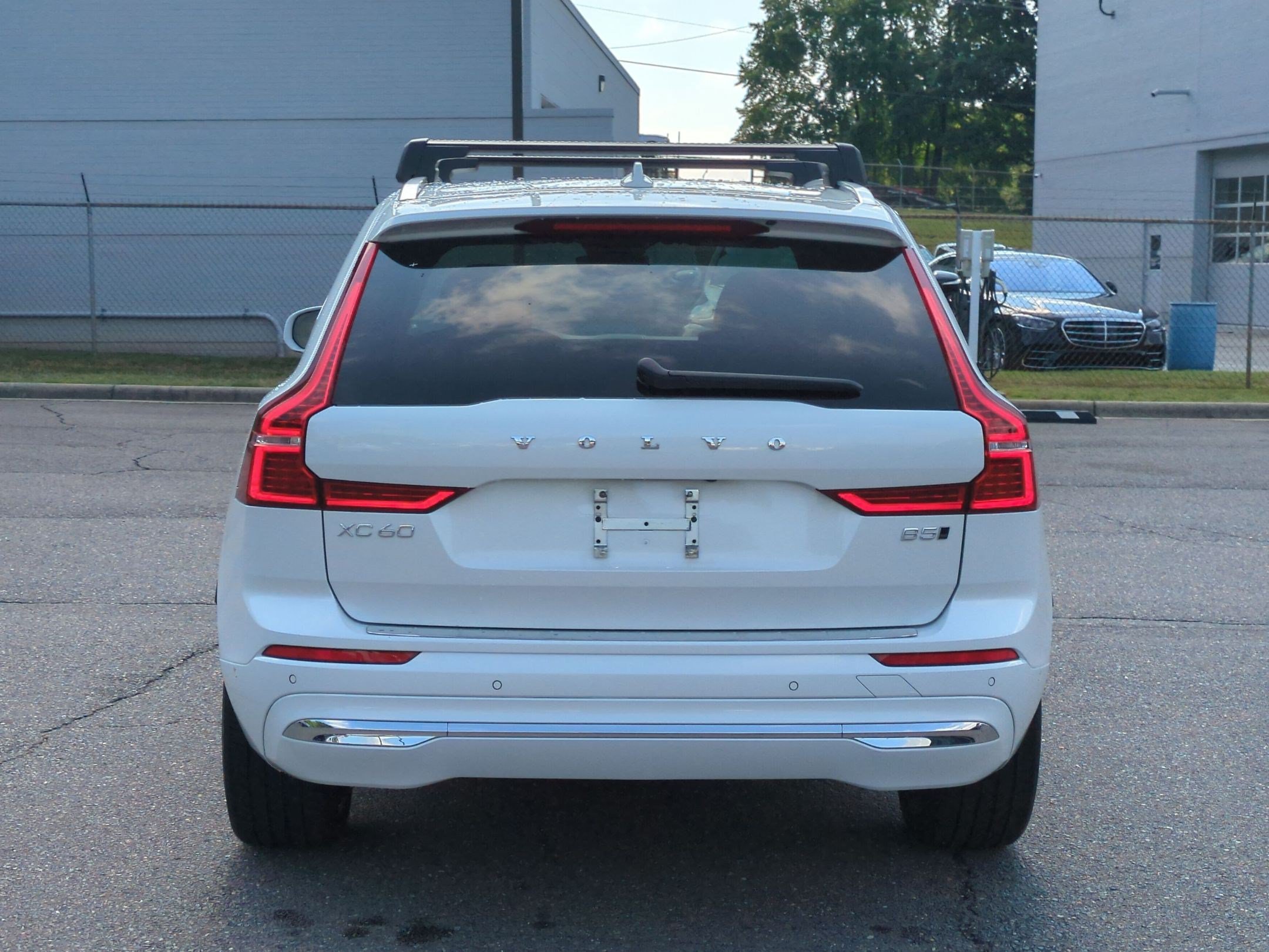 Used 2023 Volvo XC60 B5 Ultimate w/ Climate Package AWD/4WD image 4