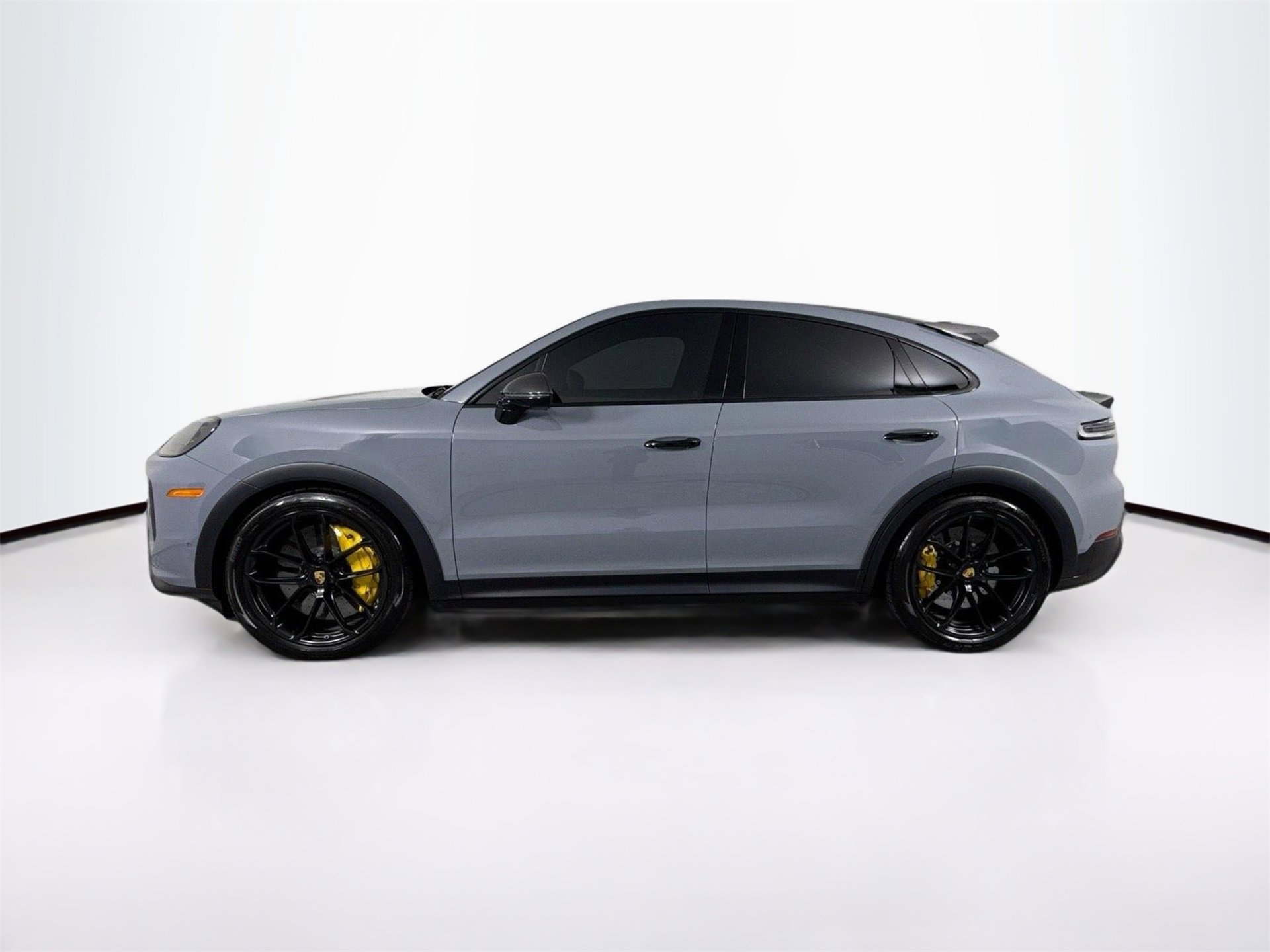 Used 2024 Porsche Cayenne Turbo GT image 4