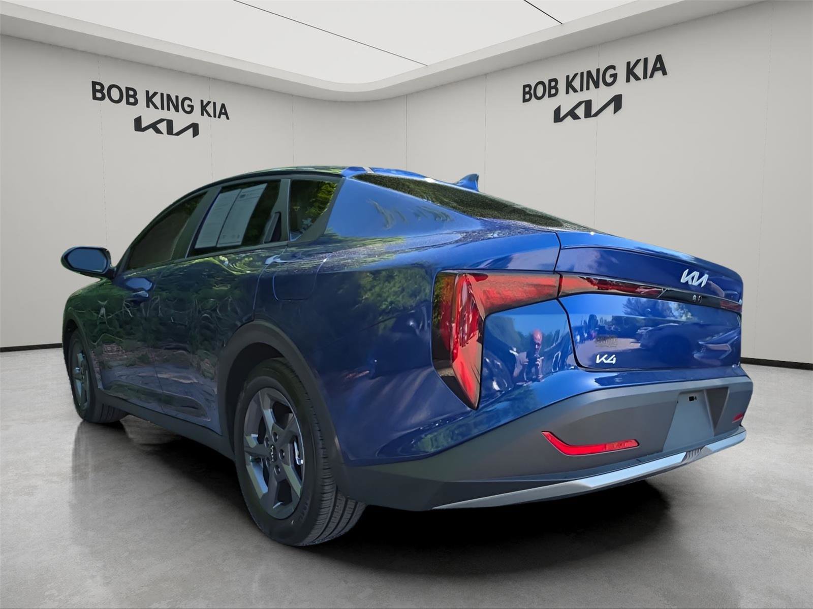 Used 2025 Kia K4 LXS image 3