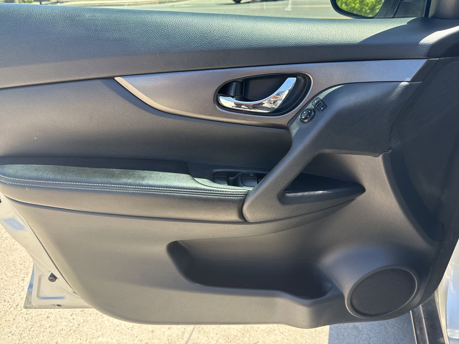 Used 2015 Nissan Rogue SV AWD/4WD image 20