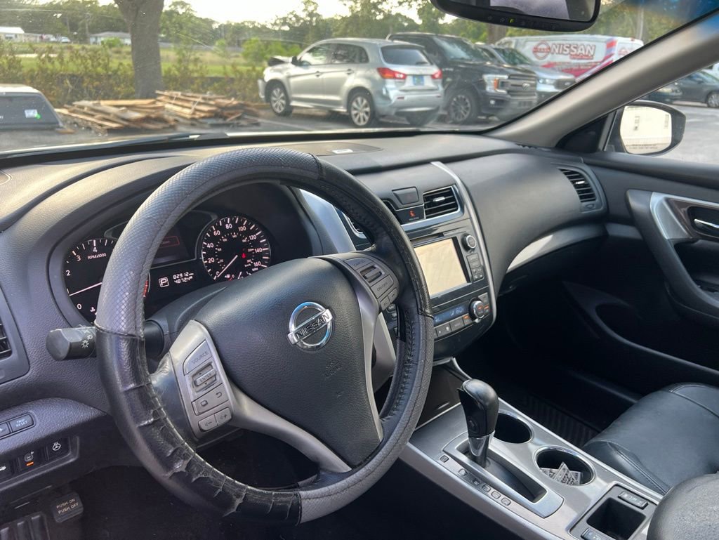 Used 2014 Nissan Altima 2.5 SL w/ Technology Package FWD image 9