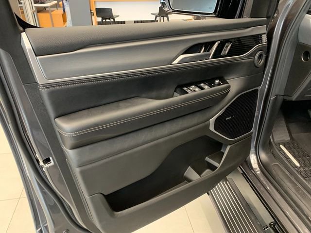 New 2026 Jeep Grand Wagoneer L Limited w/ Premium Group II image 16