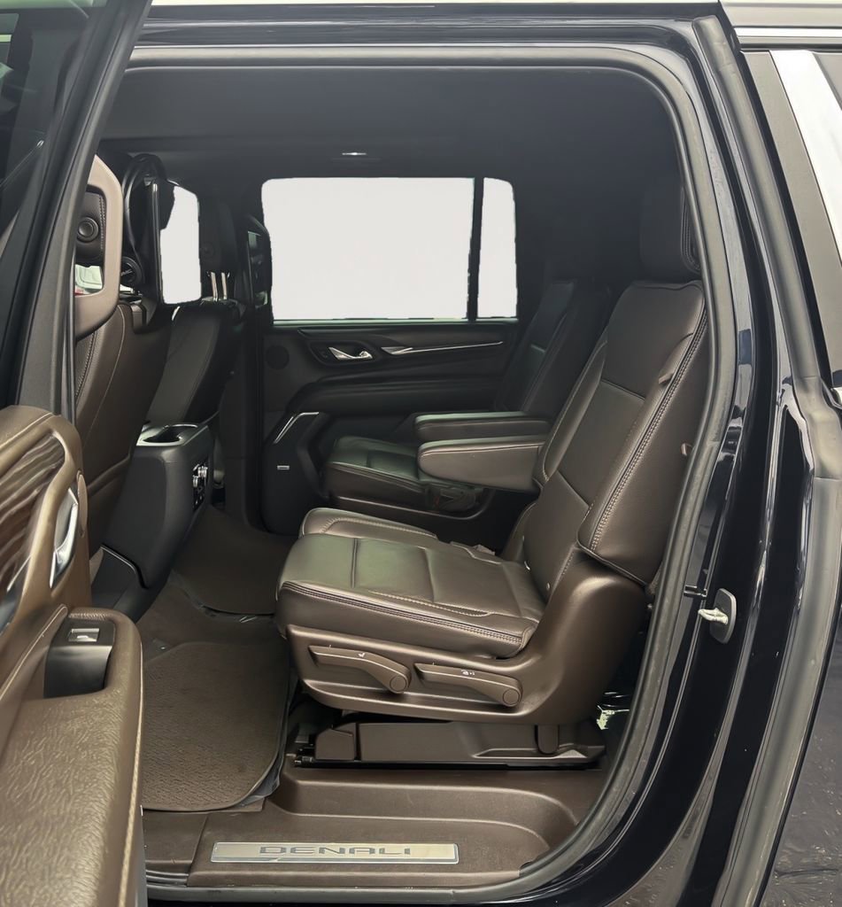Used 2021 GMC Yukon XL Denali w/ Denali Ultimate Package AWD/4WD image 13