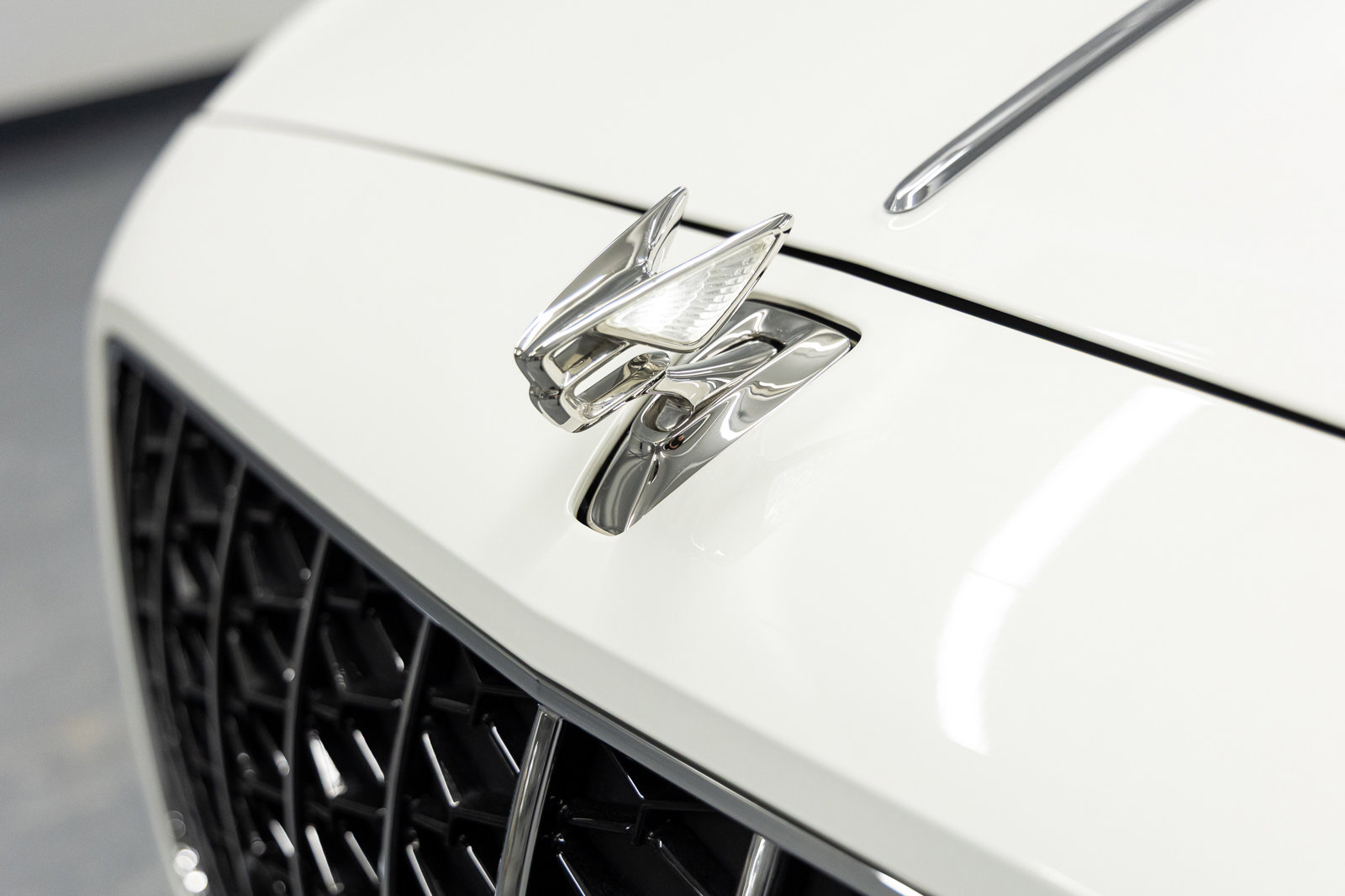 Certified 2026 Bentley Flying Spur Plug-In Hybrid image 8