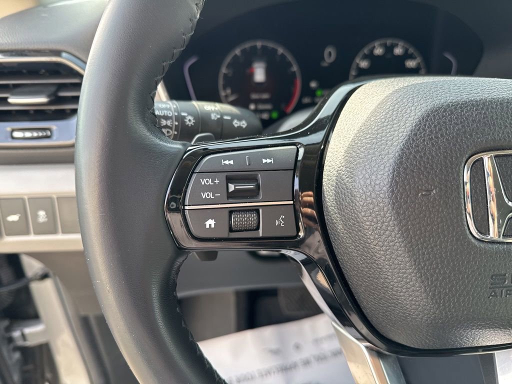 Used 2025 Honda Pilot EX-L image 14