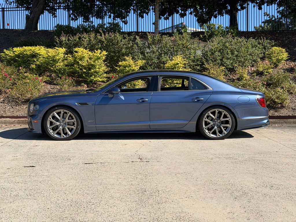 New 2025 Bentley Flying Spur Plug-In Hybrid image 12