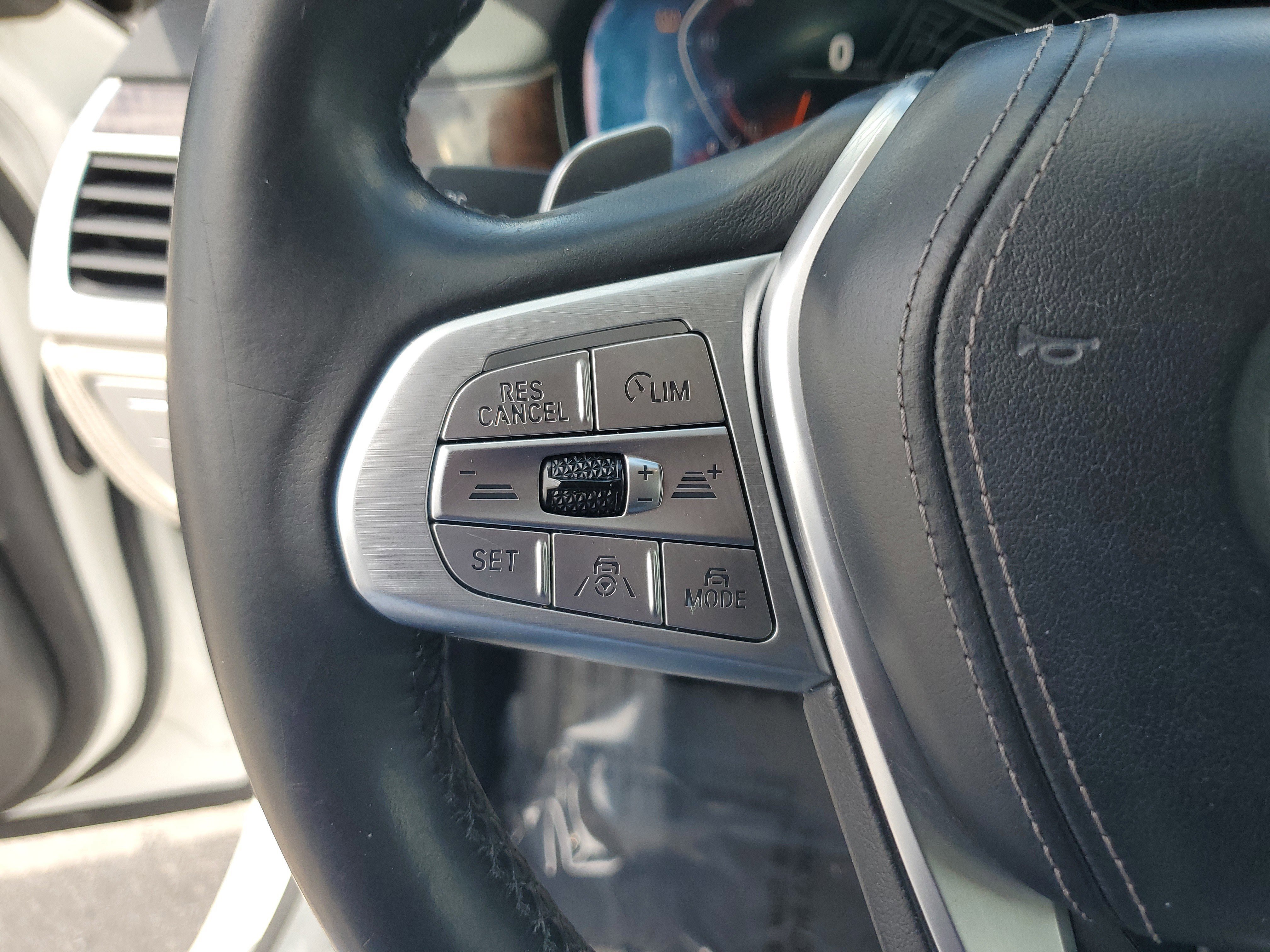 Used 2022 BMW 740i w/ Premium Package RWD image 21