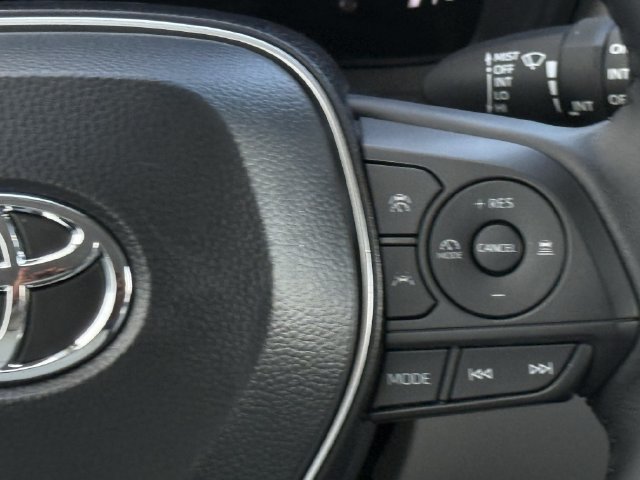 Used 2026 Toyota Corolla Cross LE FWD image 15
