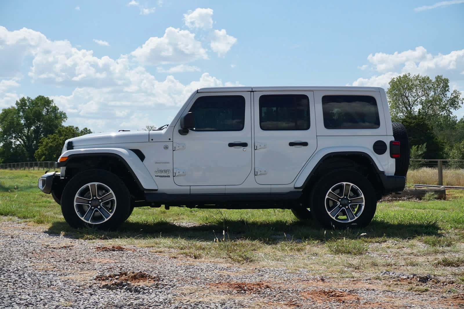 Used 2021 Jeep Wrangler Unlimited Sahara AWD/4WD image 4