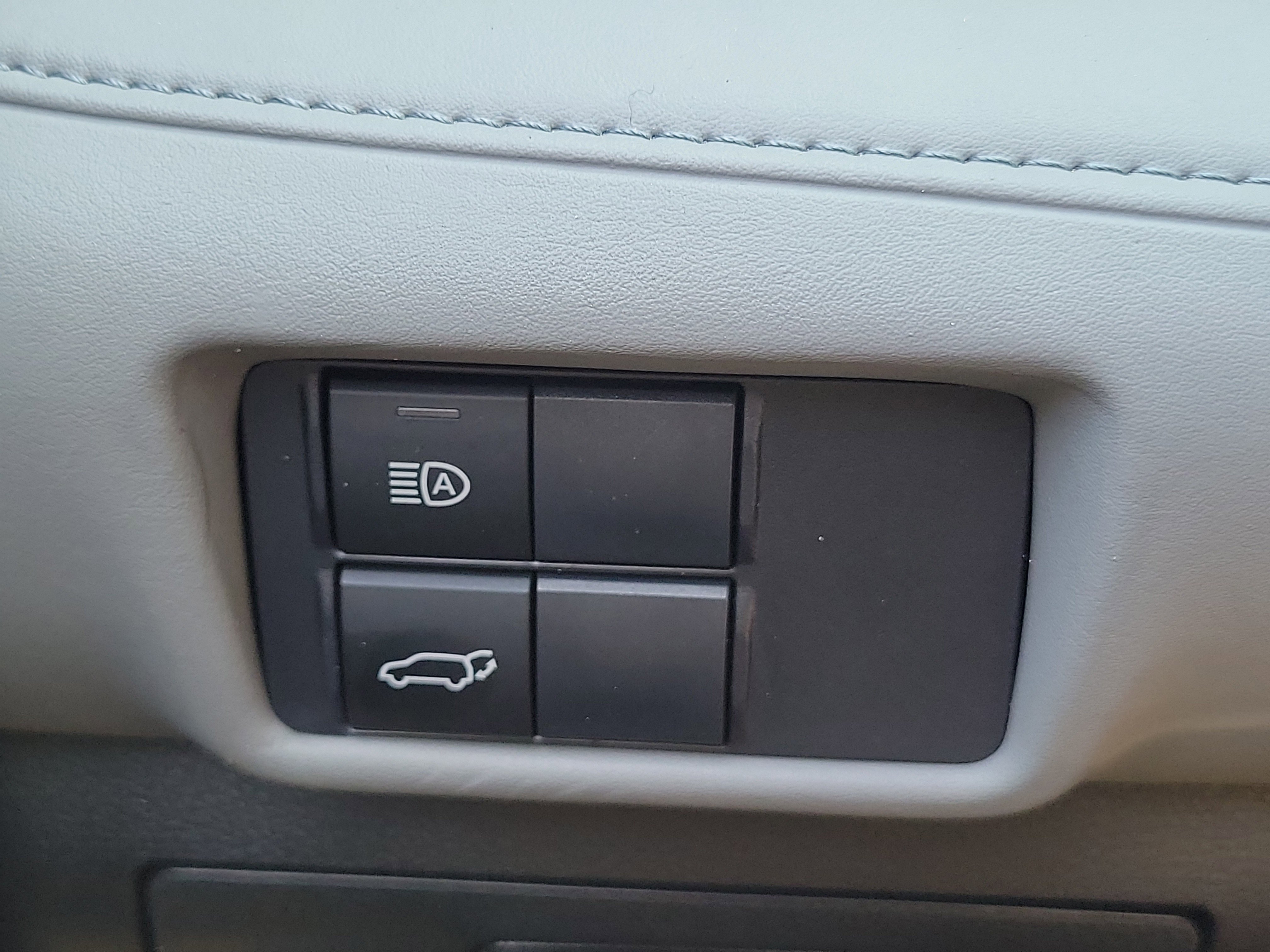 Used 2020 Toyota Highlander XLE image 26