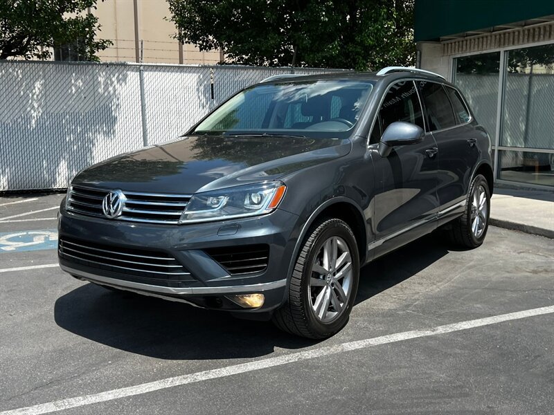 Used 2016 Volkswagen Touareg VR6 AWD/4WD image 3