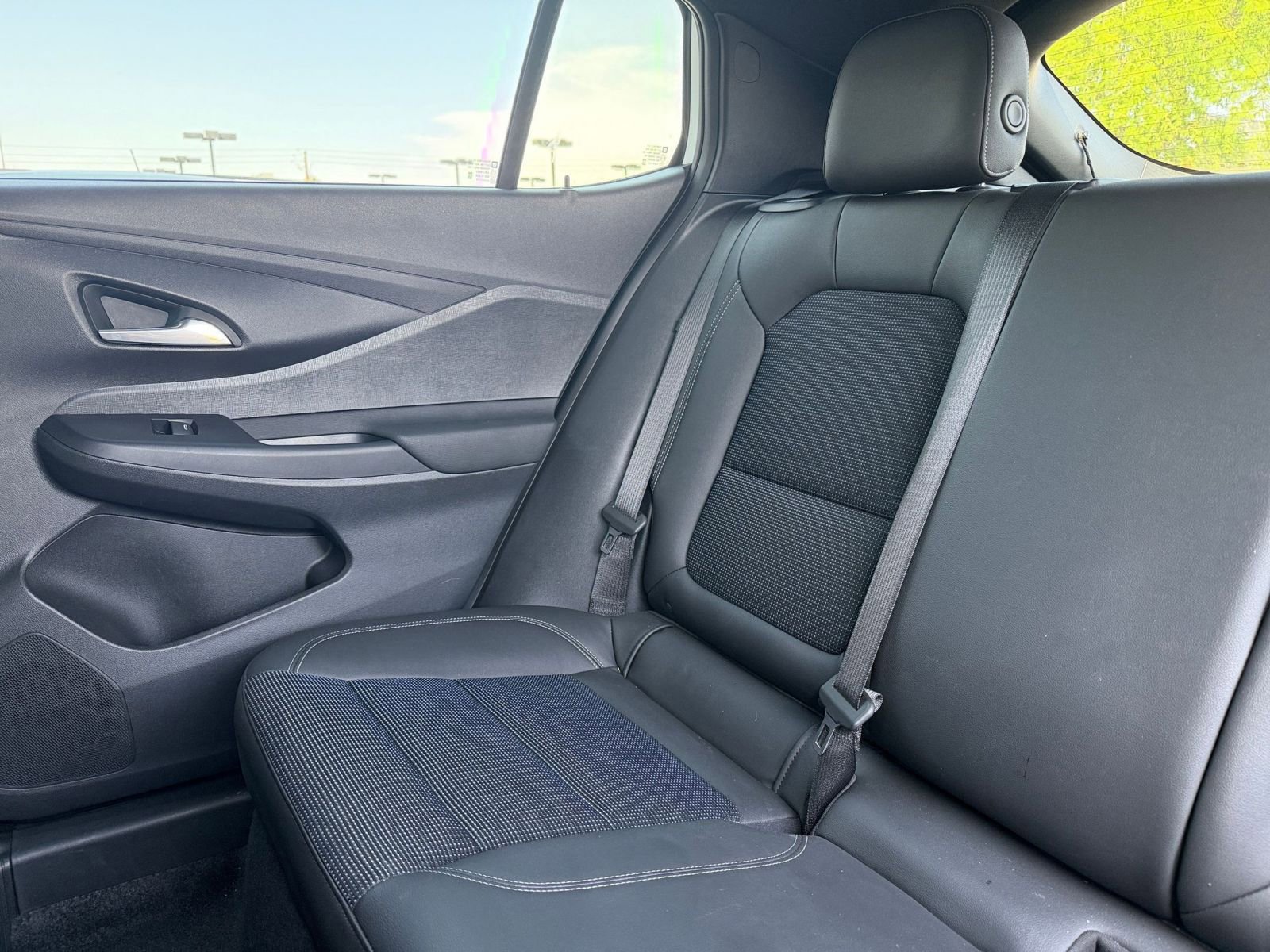 Used 2025 Buick Envista Preferred image 38