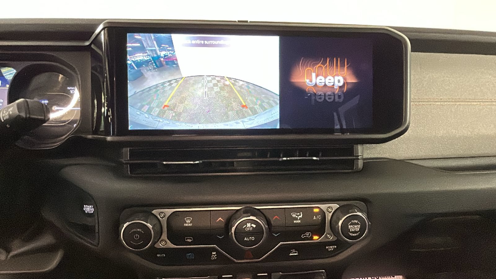 Used 2024 Jeep Wrangler Unlimited AWD/4WD image 28