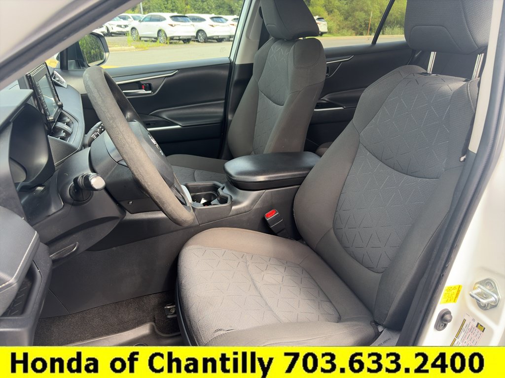 Used 2021 Toyota RAV4 XLE AWD/4WD image 22