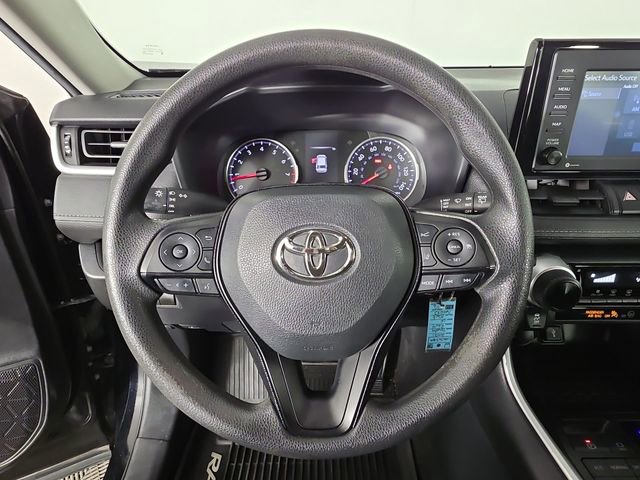 Used 2021 Toyota RAV4 LE AWD/4WD image 25