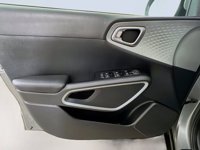 Used 2024 Kia Soul LX w/ Option Group 015 FWD image 28