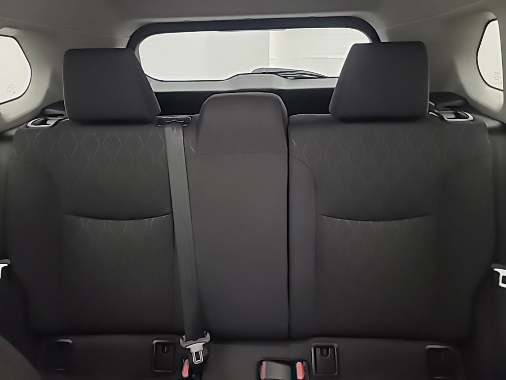 Used 2025 Toyota Corolla Cross LE FWD image 27