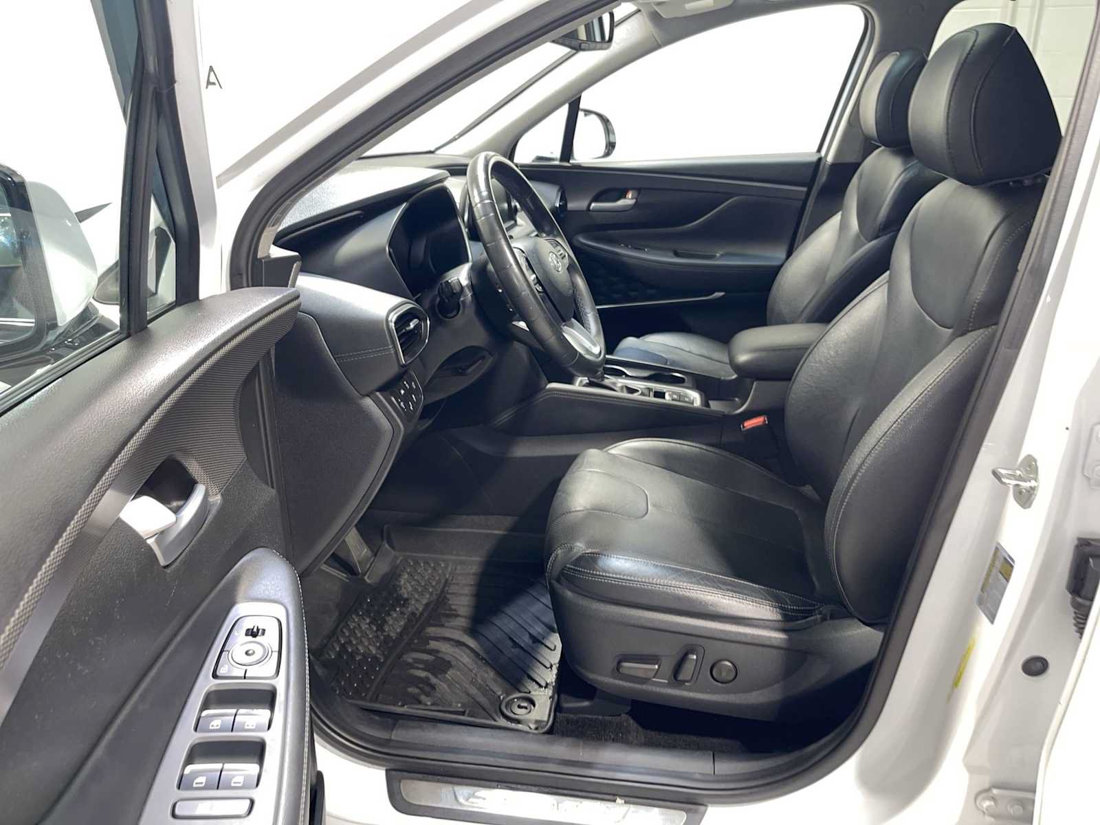 Used 2019 Hyundai Santa Fe Limited AWD/4WD image 2