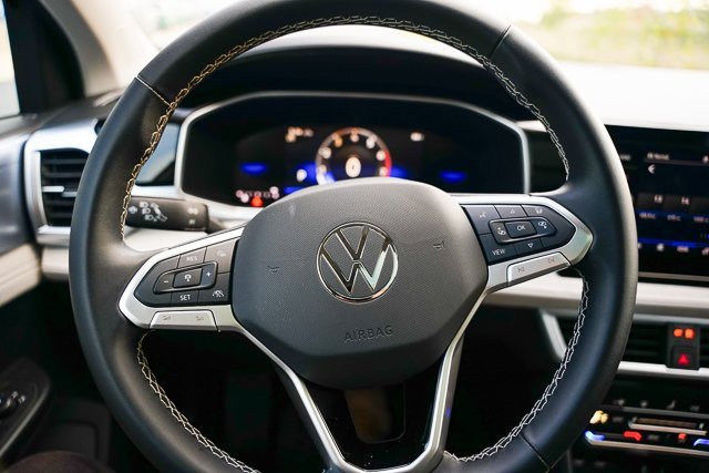 Certified 2025 Volkswagen Taos SE w/ Panoramic Sunroof Package image 13