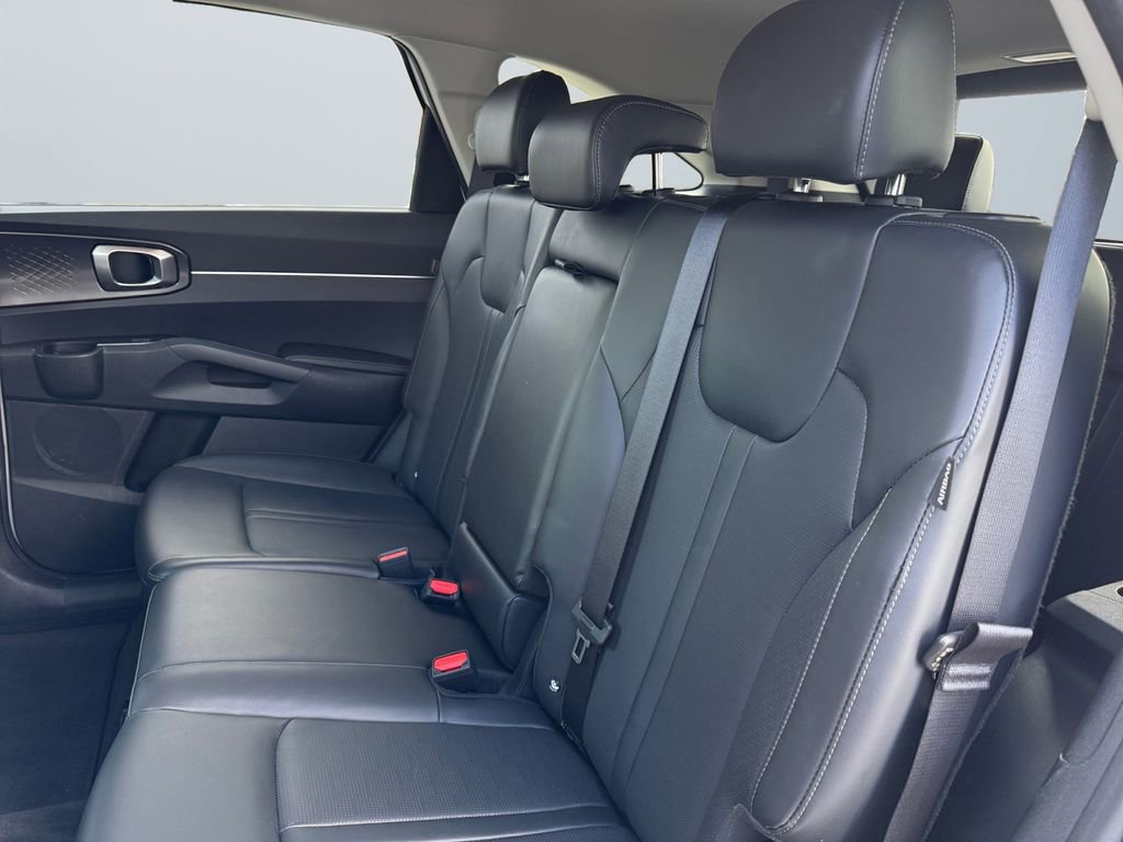 Used 2024 Kia Sorento S image 13