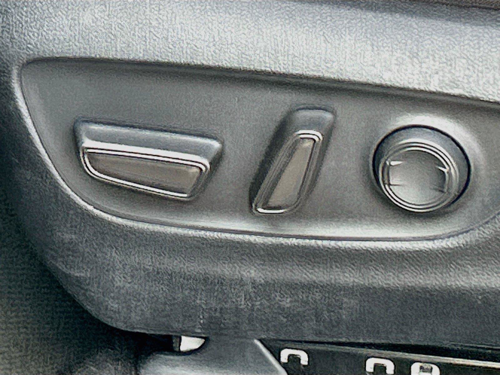 Used 2025 Toyota RAV4 XLE FWD image 25