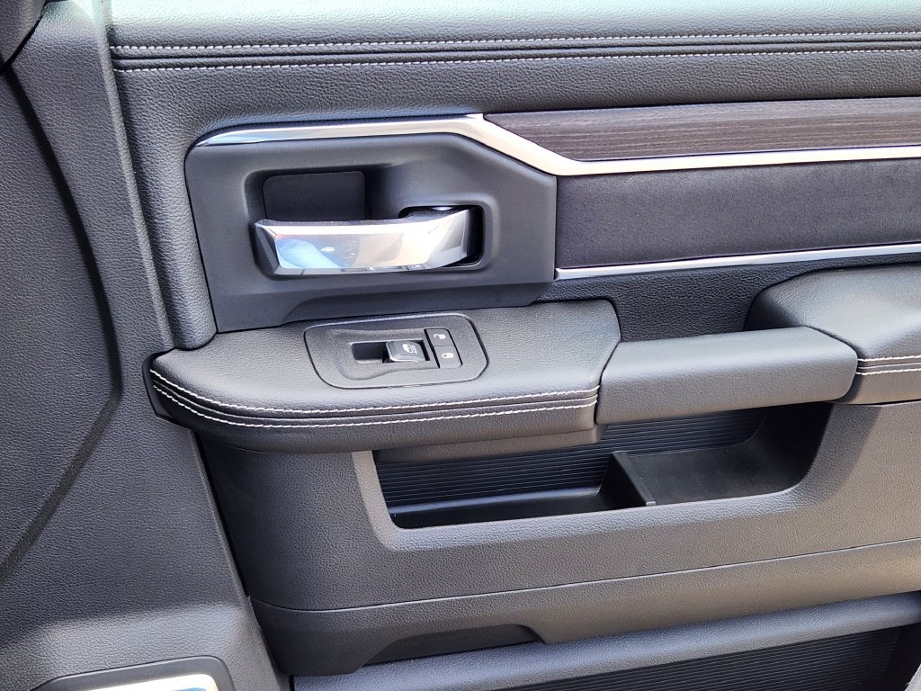 New 2026 RAM 2500 Laramie AWD/4WD image 13