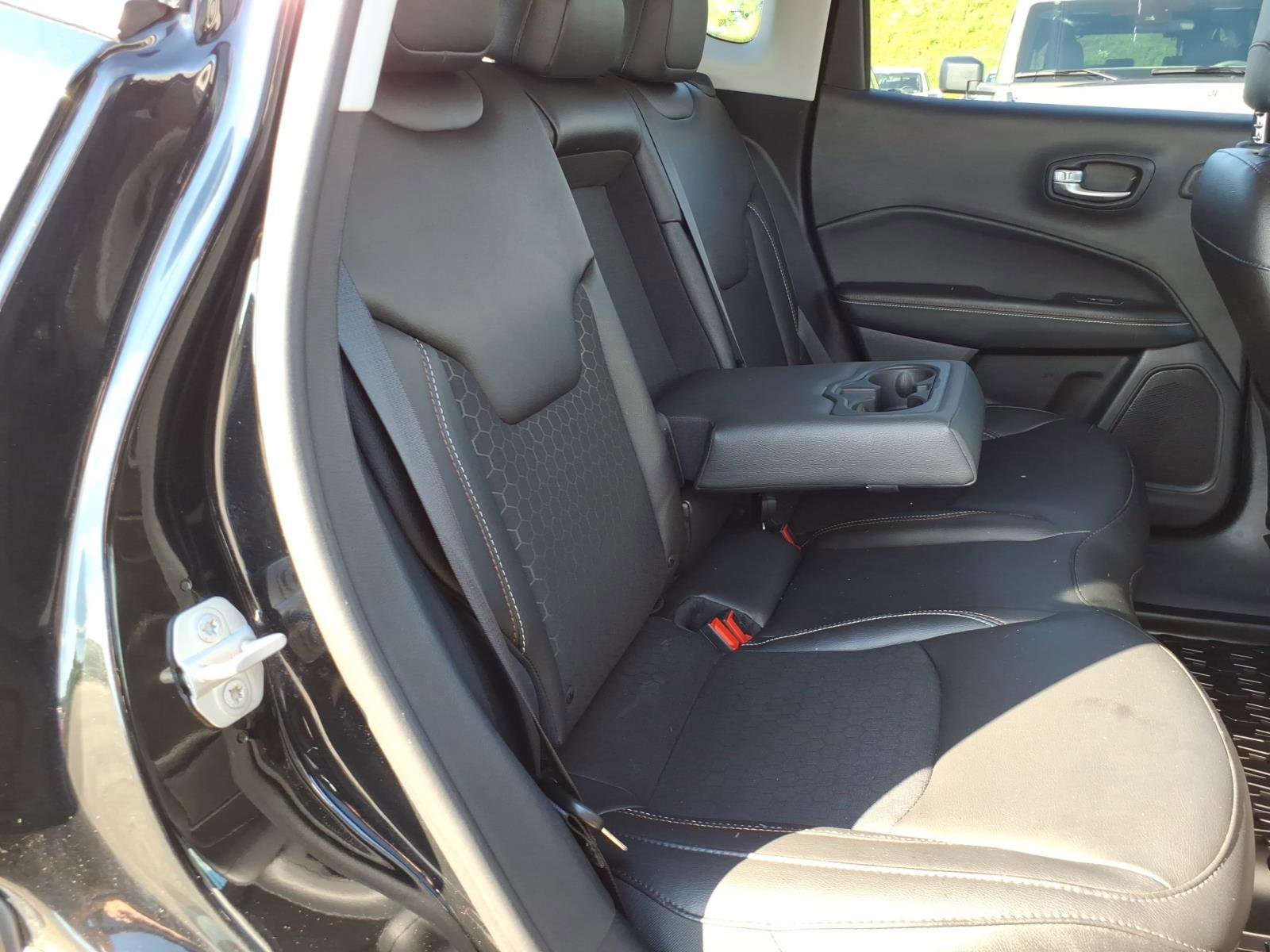 Used 2019 Jeep Compass Latitude w/ Popular Equipment Group AWD/4WD image 8
