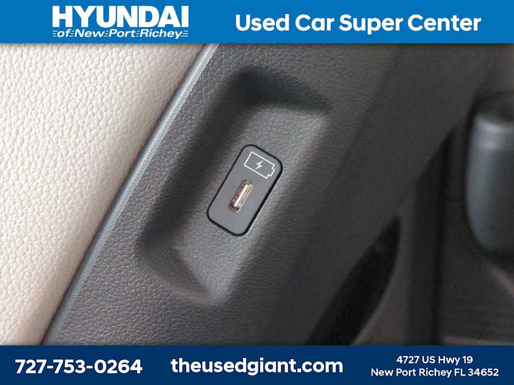 Certified 2025 Hyundai Santa Fe Limited FWD image 17