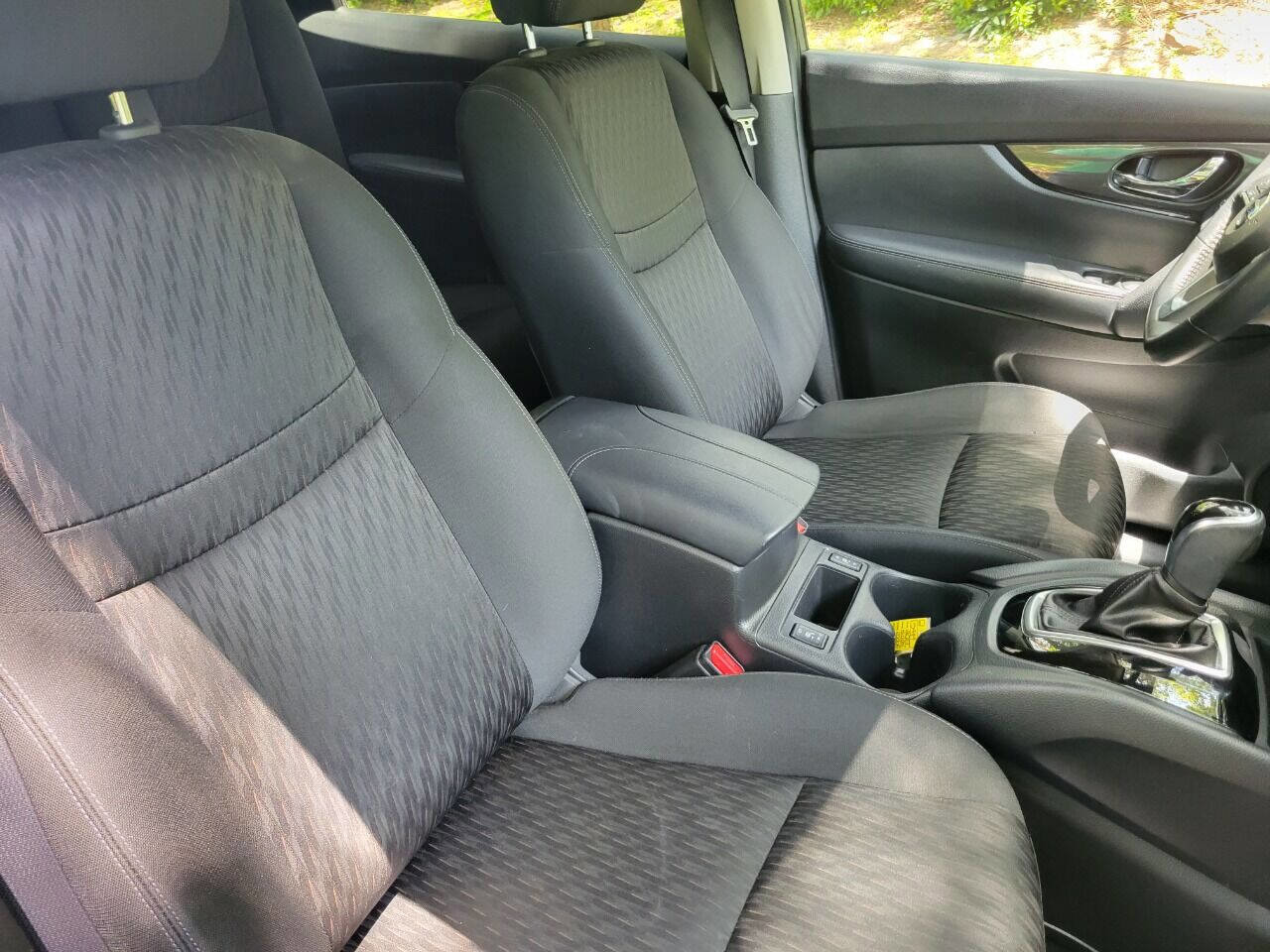 Used 2019 Nissan Rogue SV FWD image 10