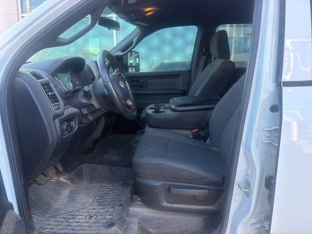 Used 2024 RAM 3500 Tradesman w/ Chrome Appearance Group AWD/4WD image 8