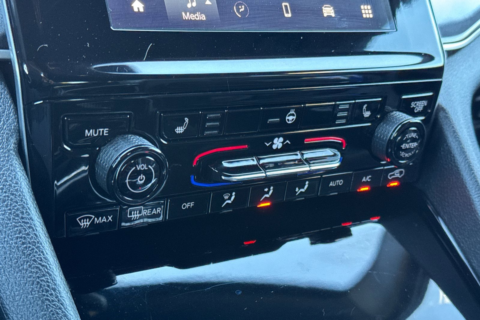 Used 2023 Jeep Grand Cherokee L Laredo image 20