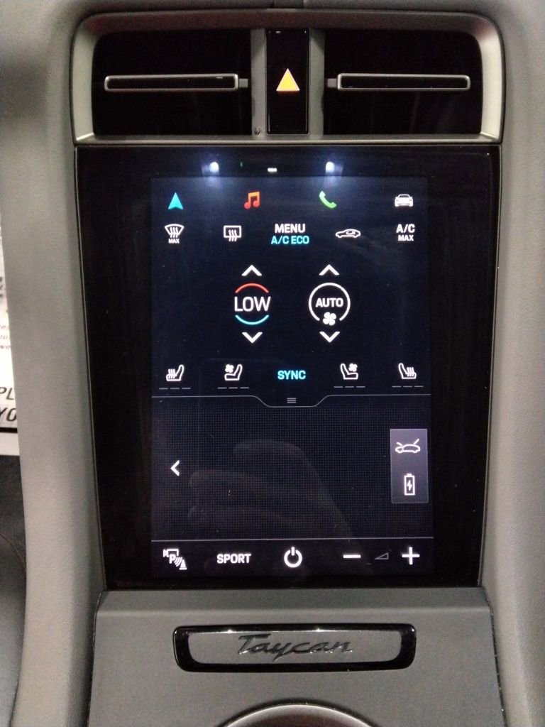 Used 2022 Porsche Taycan image 21