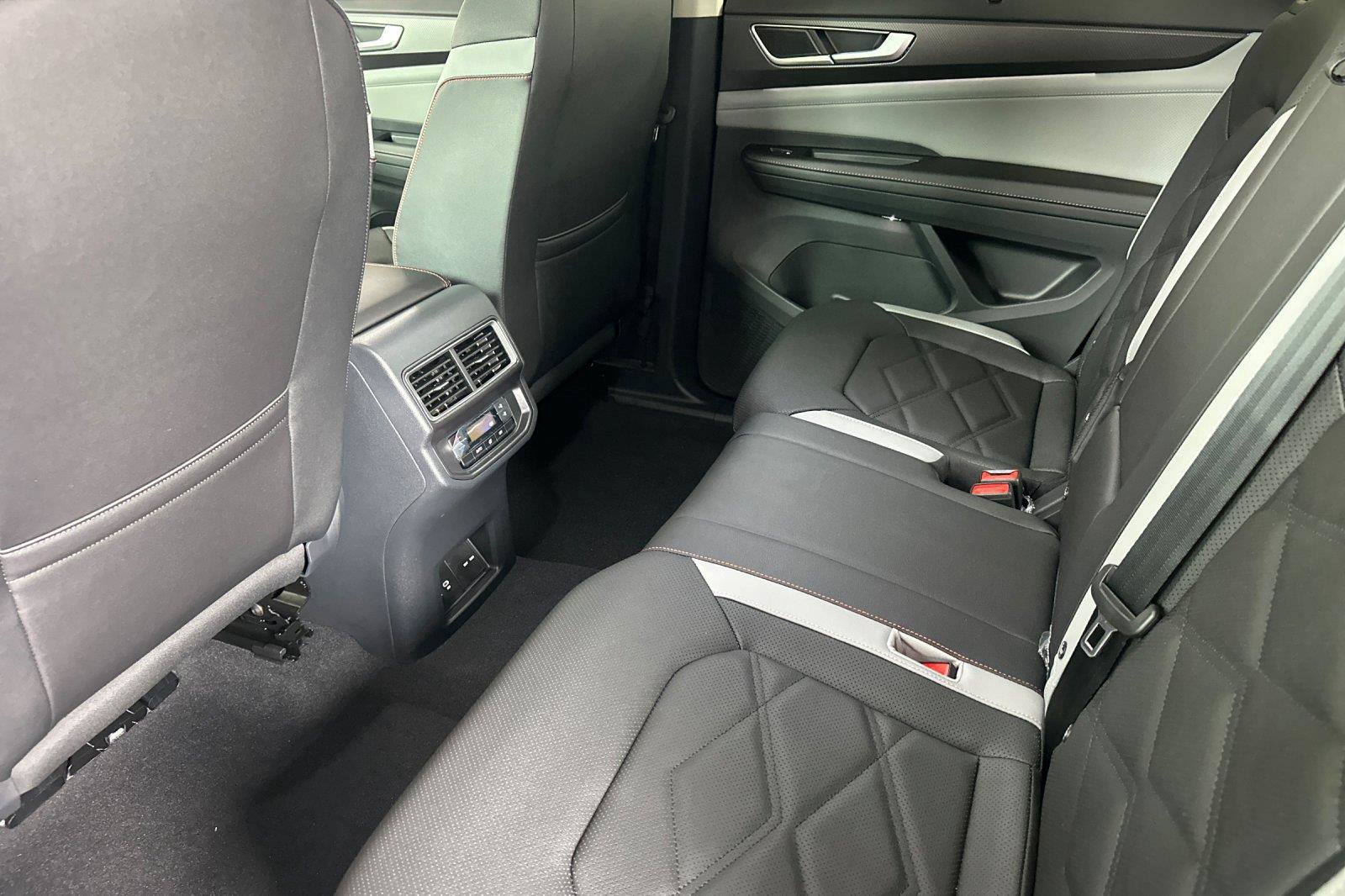 New 2026 Volkswagen Atlas Peak Edition AWD/4WD image 11