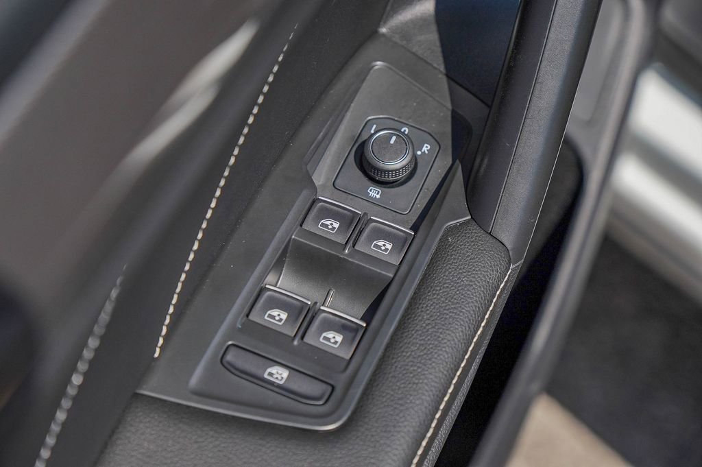 Used 2024 Volkswagen Tiguan SE image 24