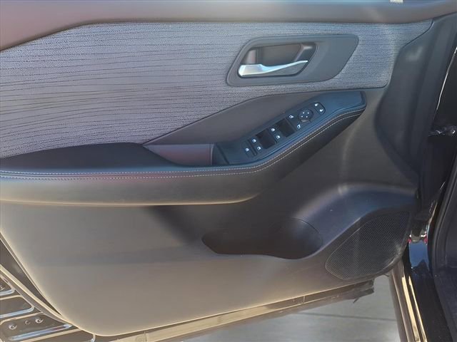 Used 2023 Nissan Rogue SV image 19