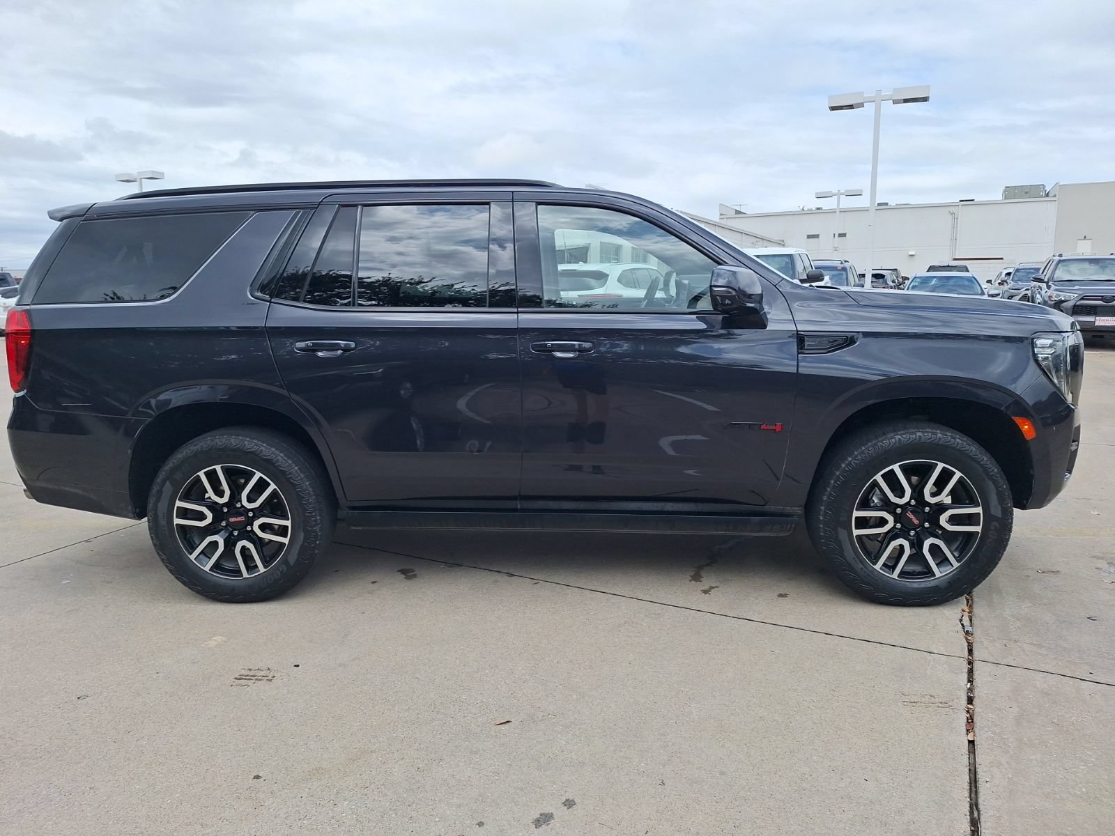 Used 2023 GMC Yukon AT4 w/ AT4 Premium Plus Package AWD/4WD image 7