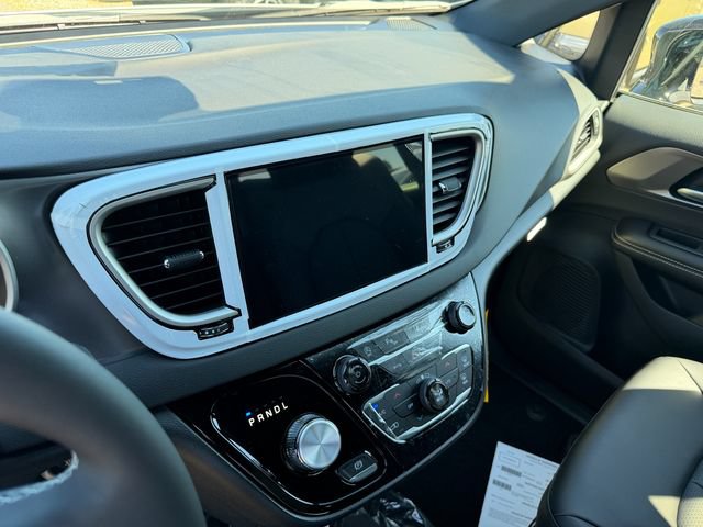 New 2026 Chrysler Voyager LX FWD image 18