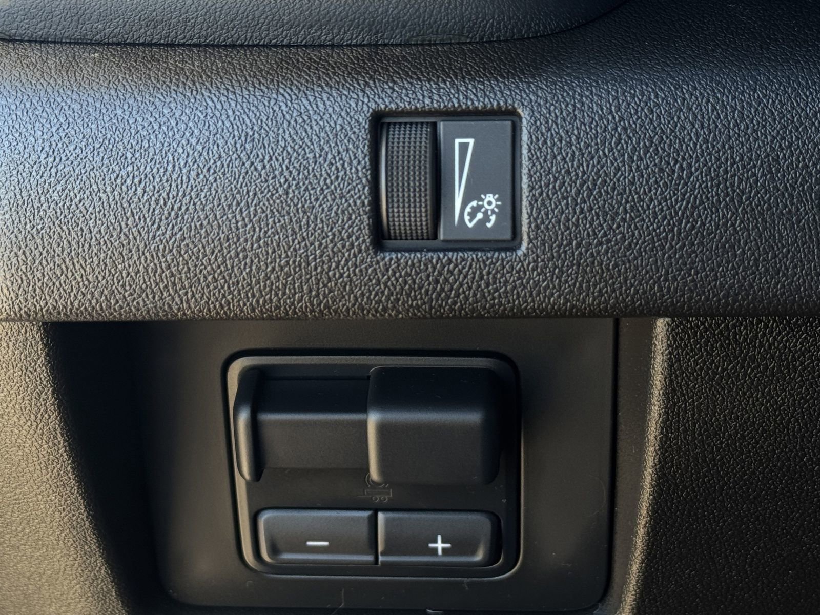 Used 2025 GMC Canyon Elevation w/ Convenience Package image 25