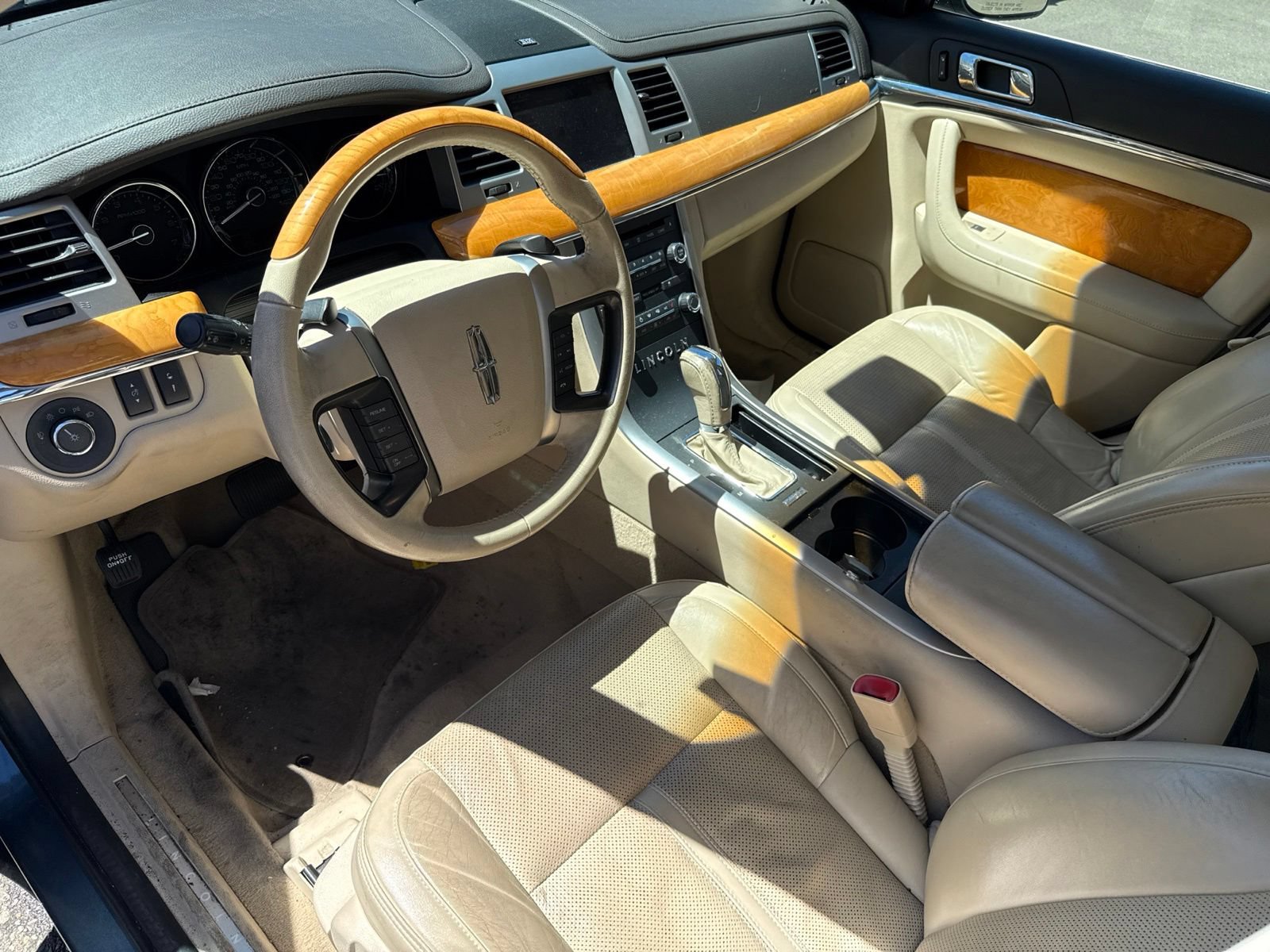 Used 2010 Lincoln MKS AWD image 11