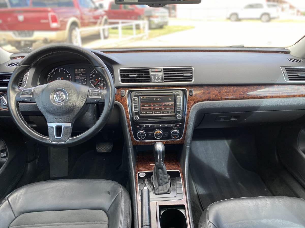 Used 2012 Volkswagen Passat 2.5 SEL FWD image 11