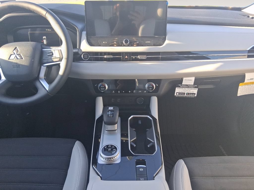 New 2026 Mitsubishi Outlander SE FWD image 11