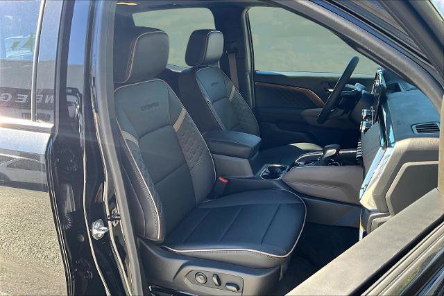 New 2026 GMC Canyon Denali w/ LPO, Denali Black Edition image 8
