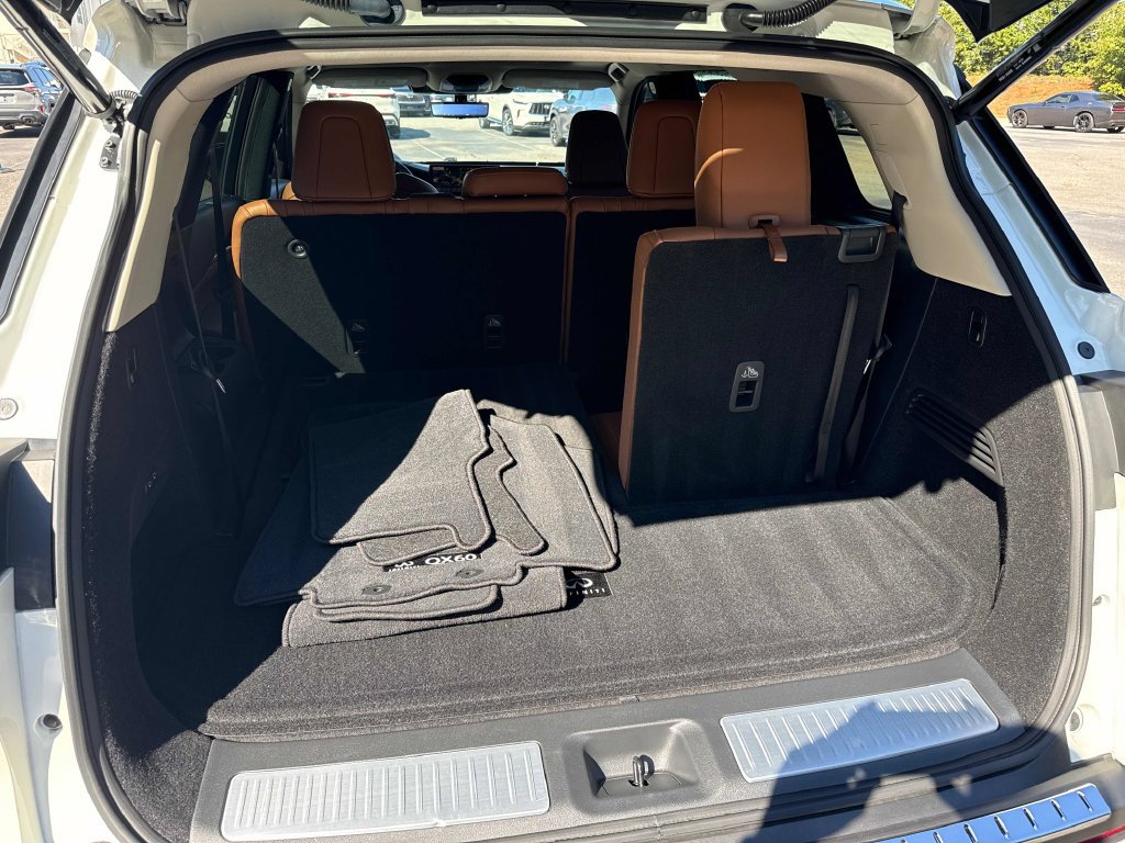 Used 2023 INFINITI QX60 Sensory w/ Vision Package AWD/4WD image 30