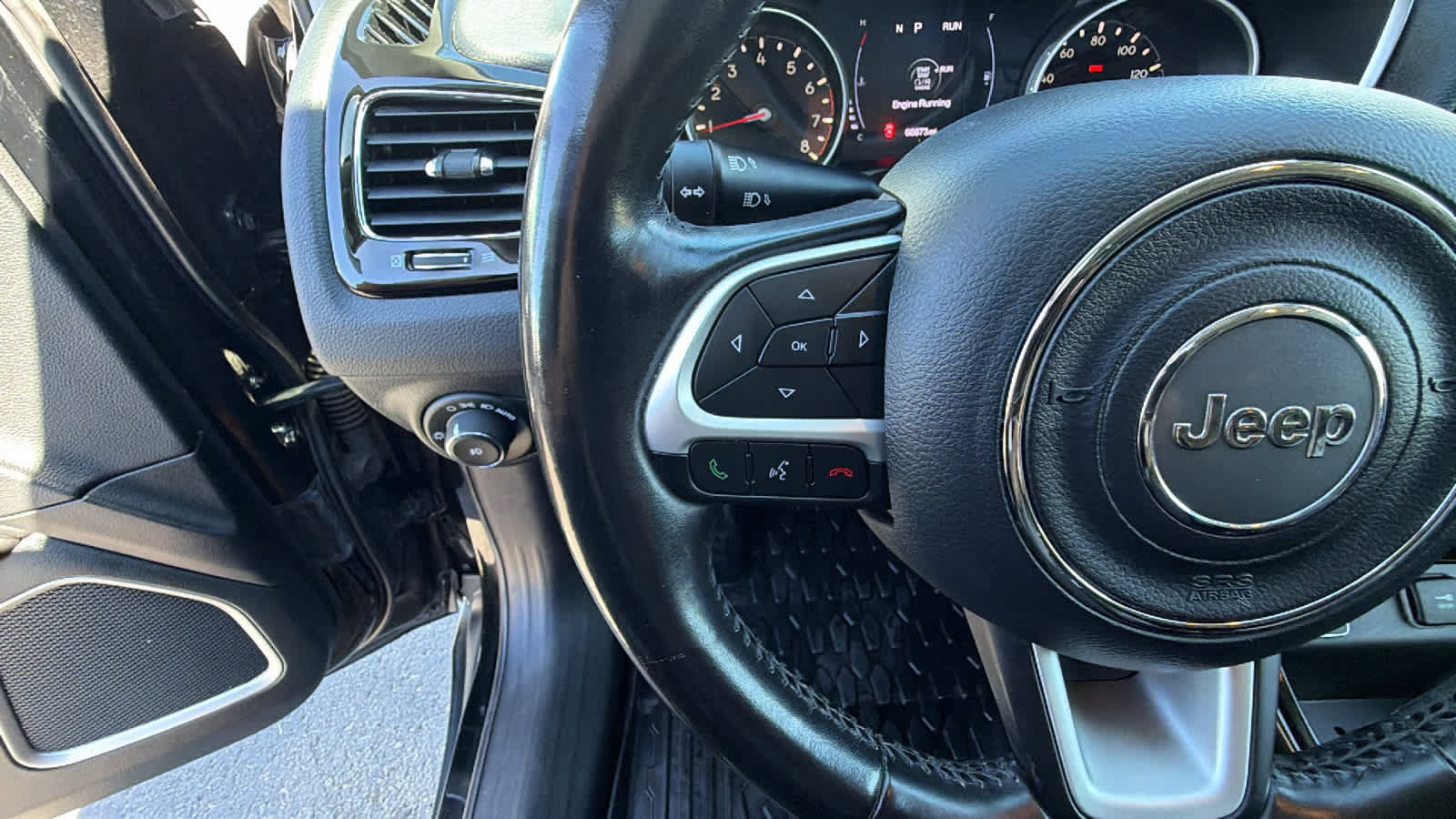 Used 2020 Jeep Compass Latitude FWD image 19