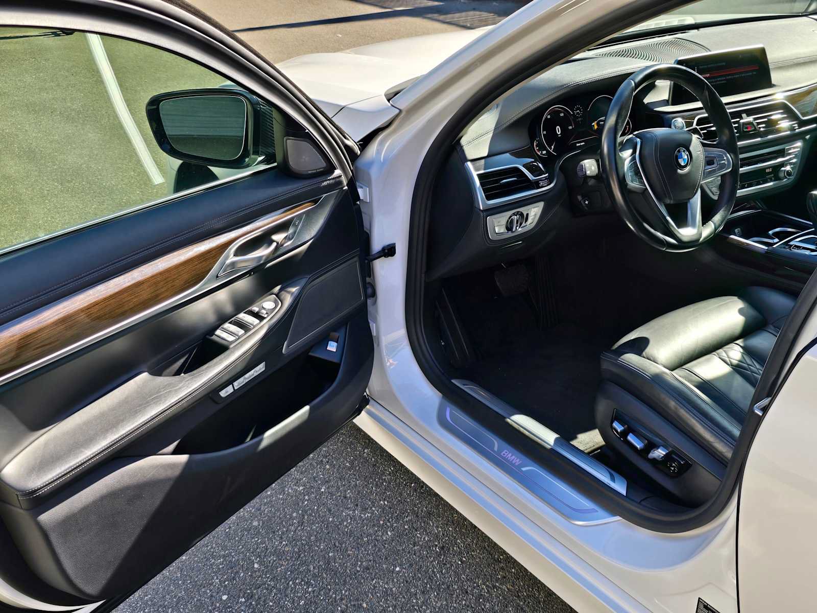 Used 2018 BMW 750i RWD image 19