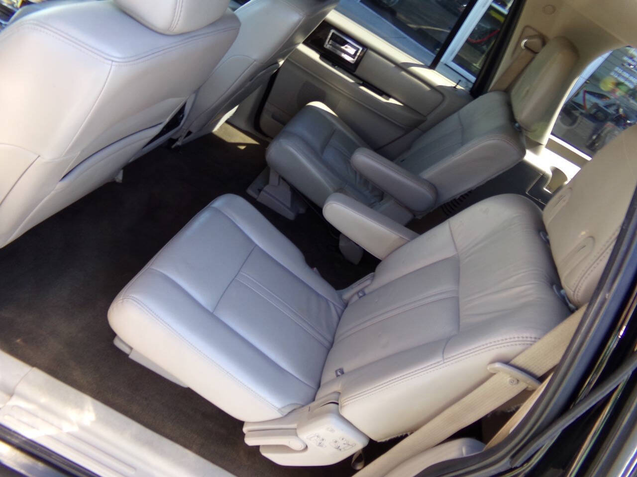 Used 2016 Lincoln Navigator L Select RWD image 14
